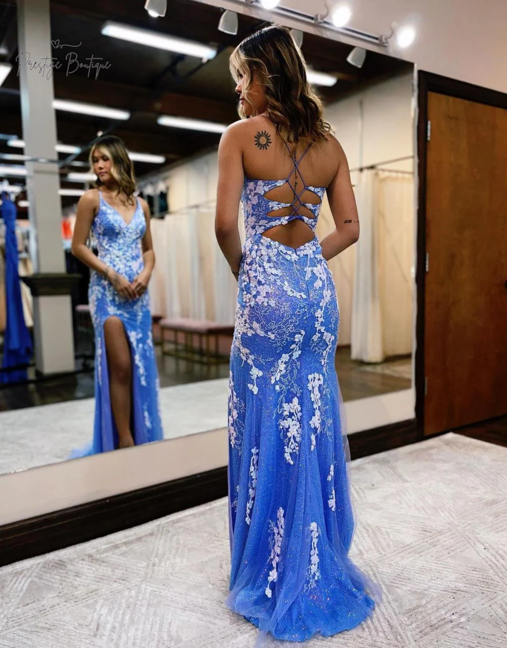 Gorgeous Mermaid V-Neck Prom Dress with Appliques
